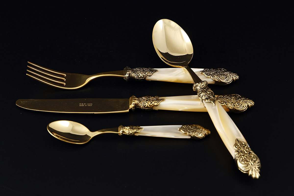 Bh-2153 столовые приборы 24пр. Набор столовых приборов серебро. Столовые приборы gamma steel srl siena antique gold. Сервировка обеда. Набор столовых приборов monalisa 18/10 stainless steel.