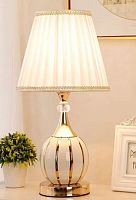 Светильник с абажуром